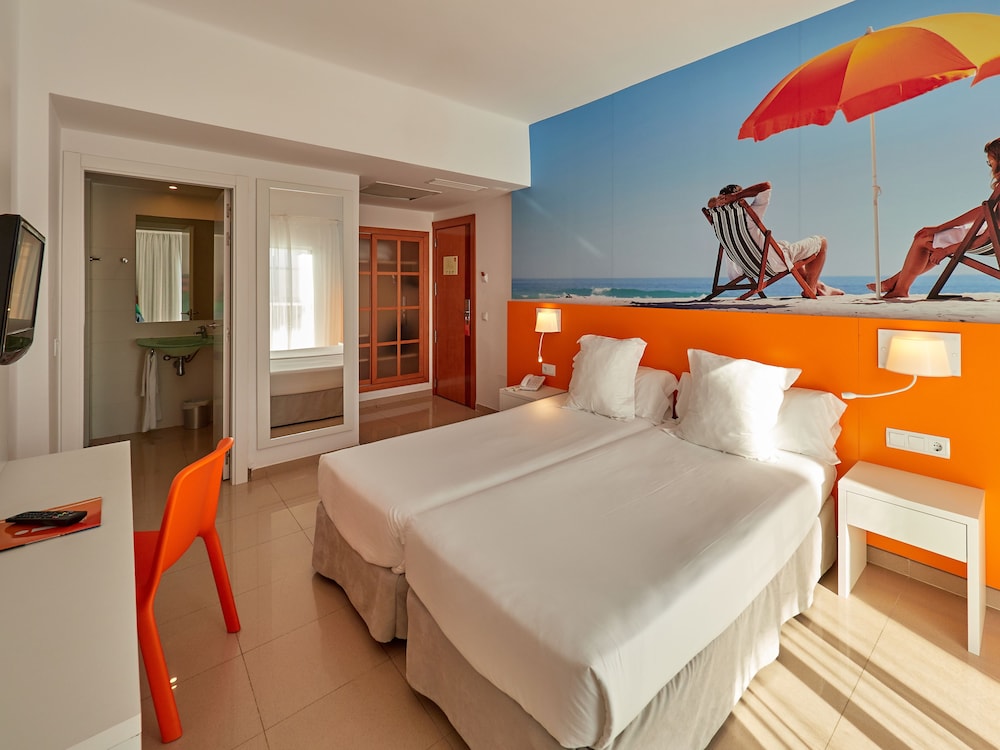 Standard Twin Room, Balcony photo 2