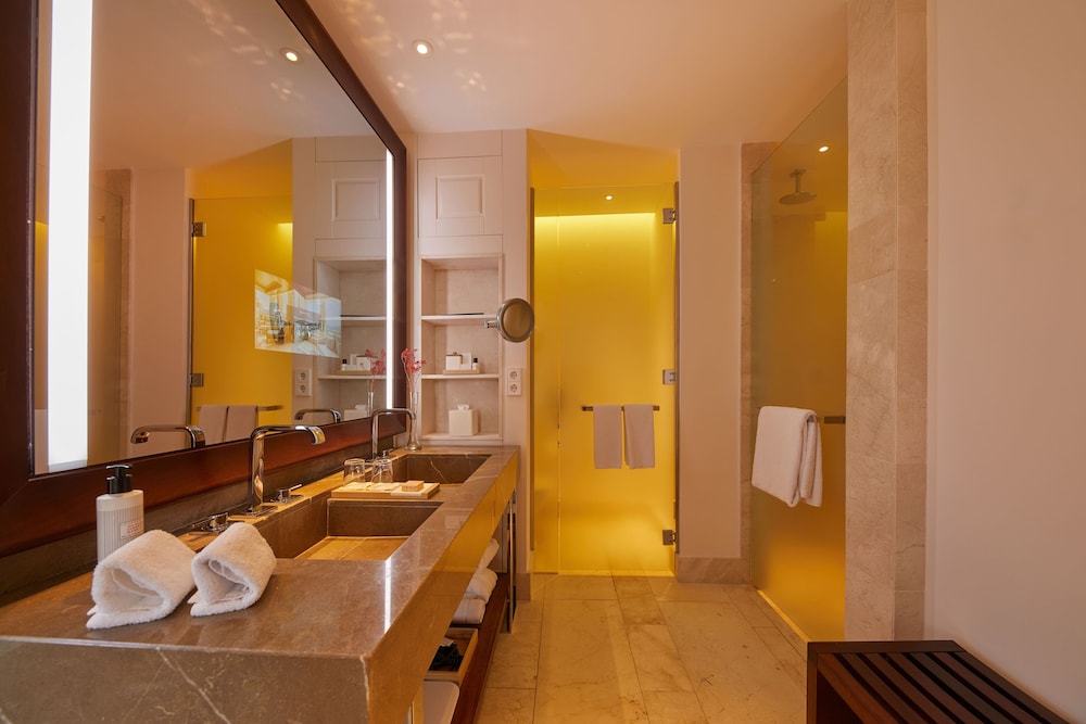 Grand Suite (Garden) thumbnail 6