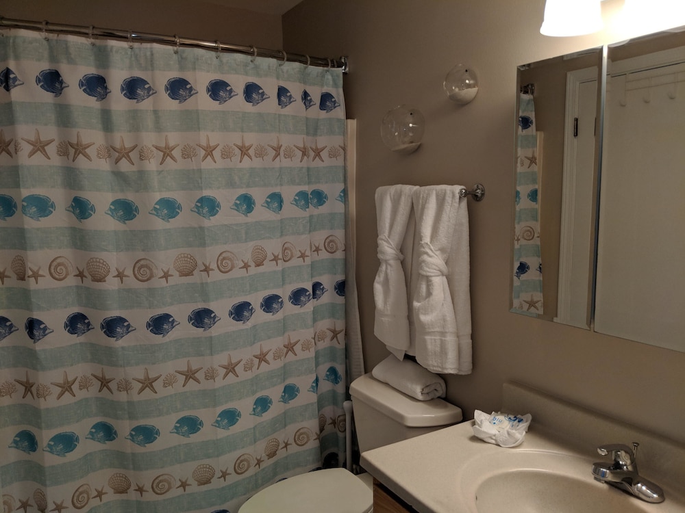 Condo, 2 Bedrooms photo 3
