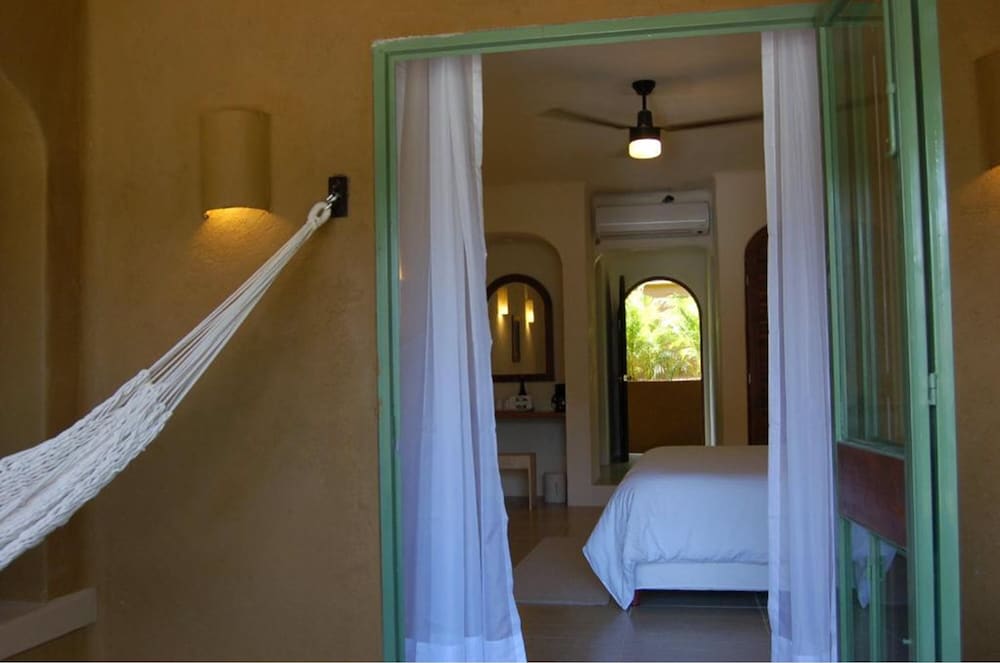 Suite, 1 King Bed - Photo 4