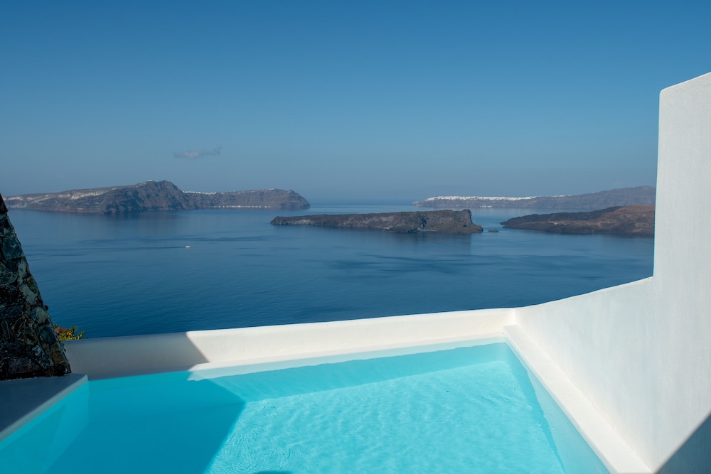 Senior Suite, Private Pool (Volcano & Sunset View) - Photo 3