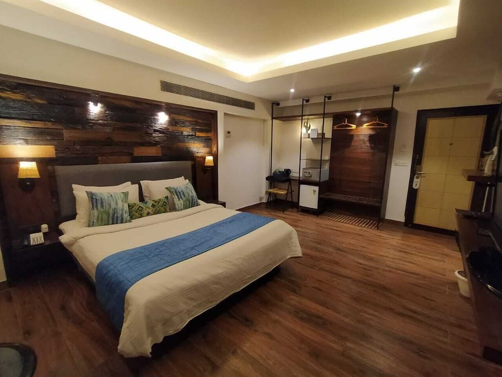 Club Studio, 1 King Bed