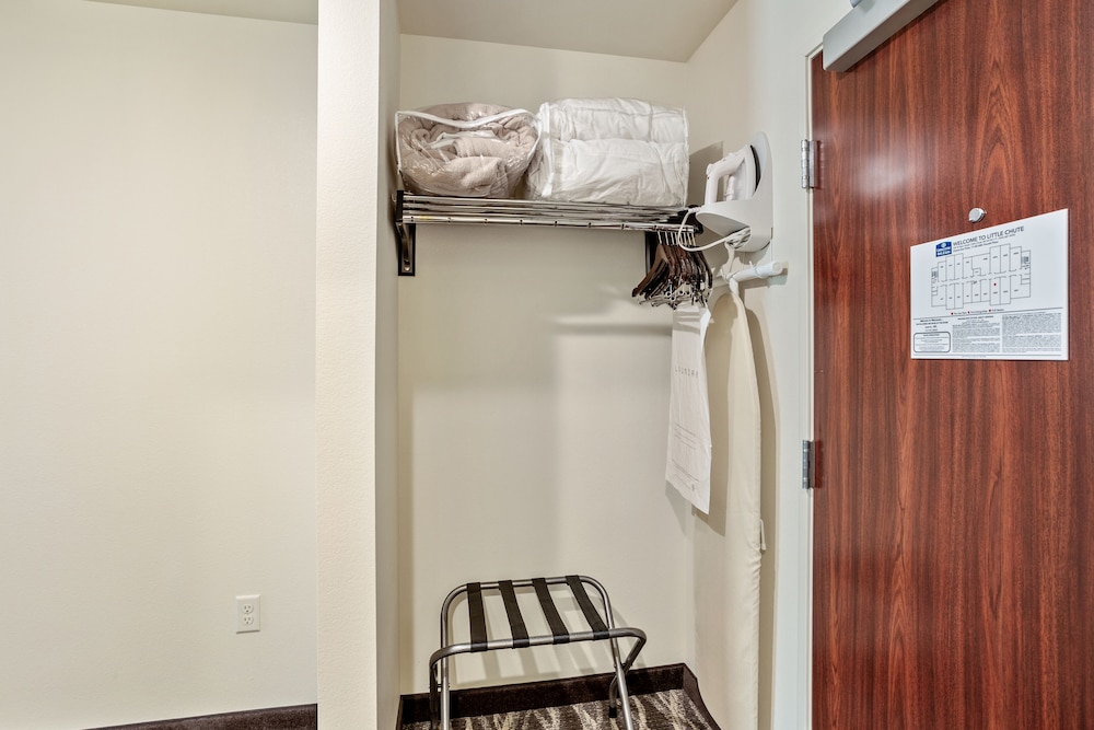 Room, 2 Queen Beds, Non Smoking - Photo 4