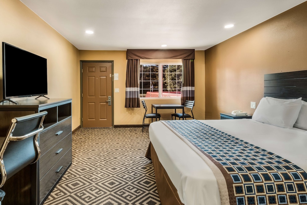 Room, 1 King Bed, Smoking - Photo 1