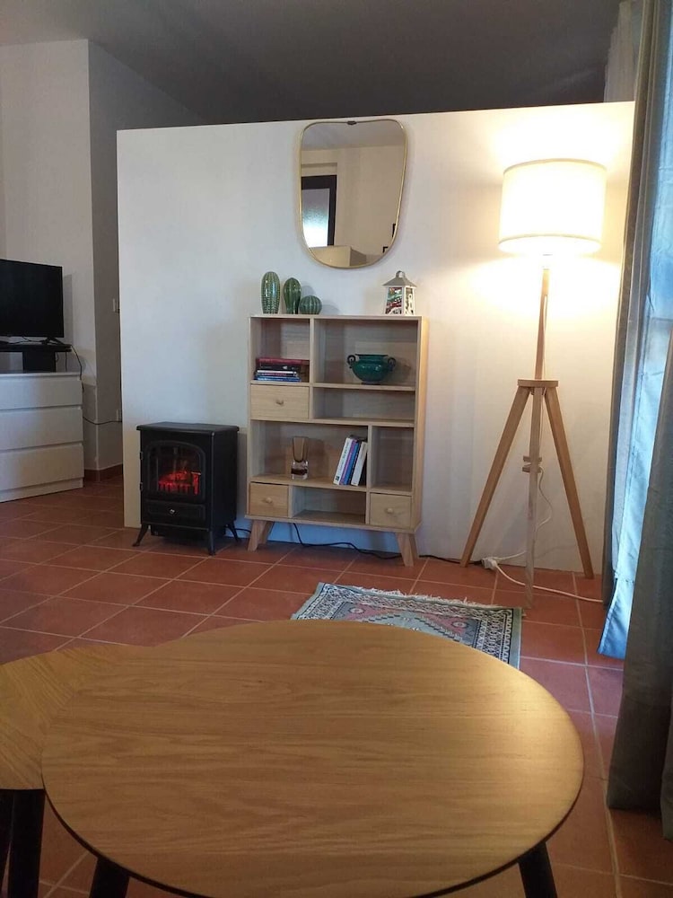 Basic Condo, 1 Bedroom photo 2