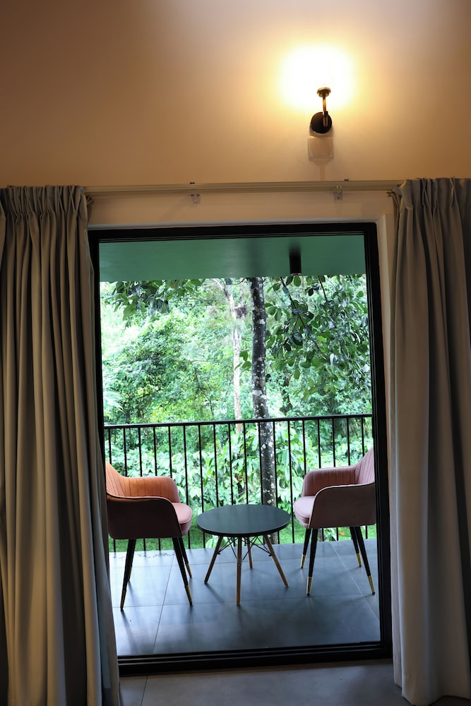 Superior Single Room, Lake View photo 2