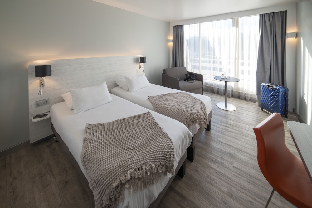 Classic Room, 1 Queen Bed with Sofa bed photo 2