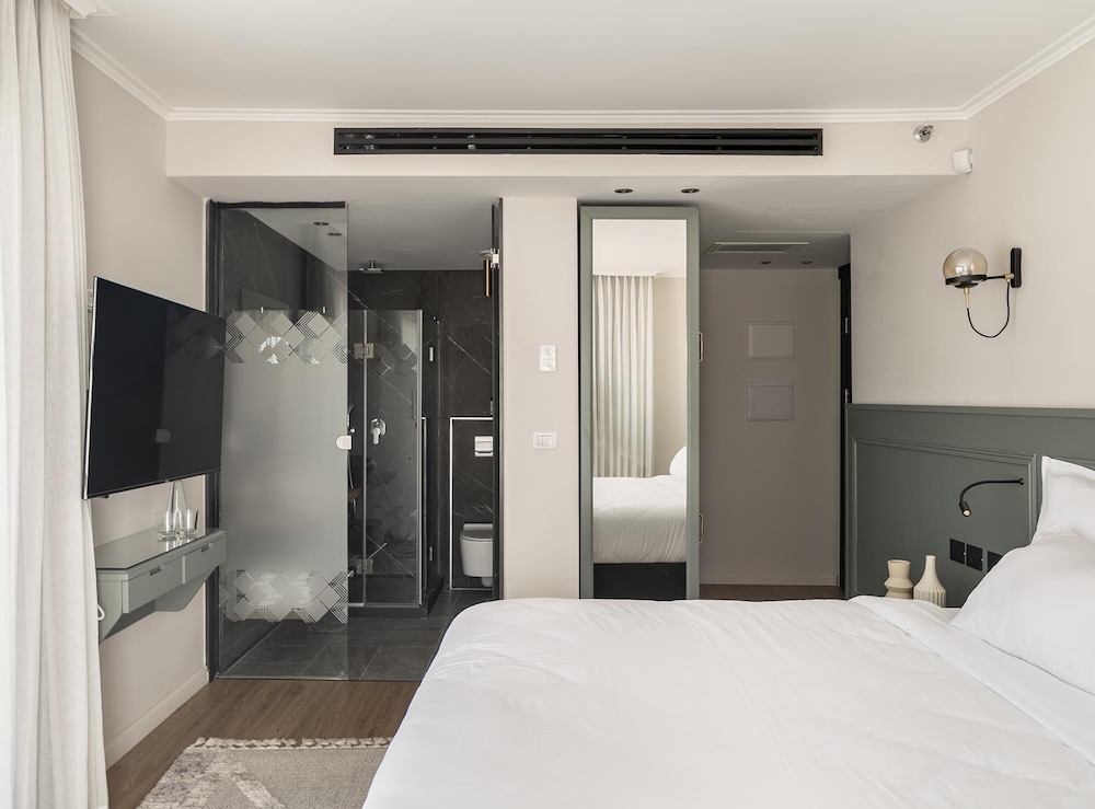 Premium Room, Balcony - Photo 4