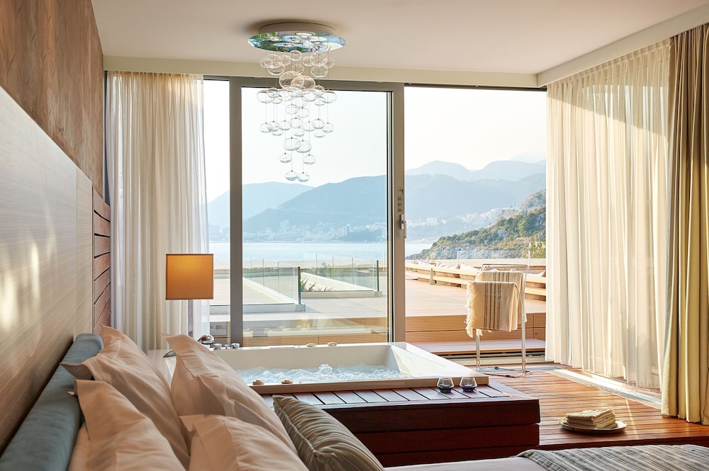 Deluxe Suite photo 2