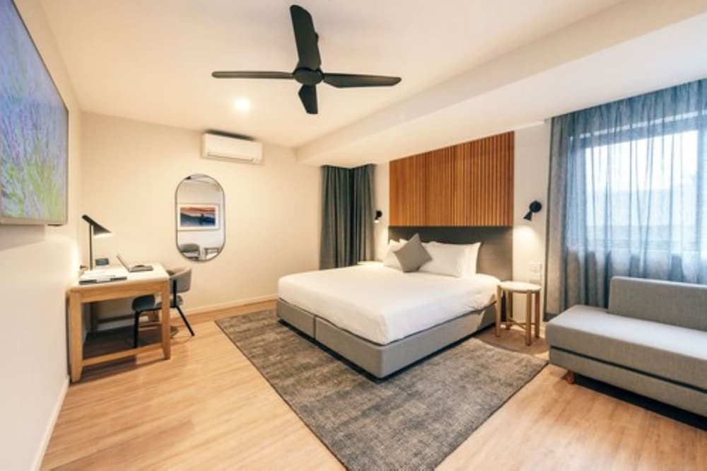 Studio, 1 King Bed, Non Smoking (Upgrade), photo 6