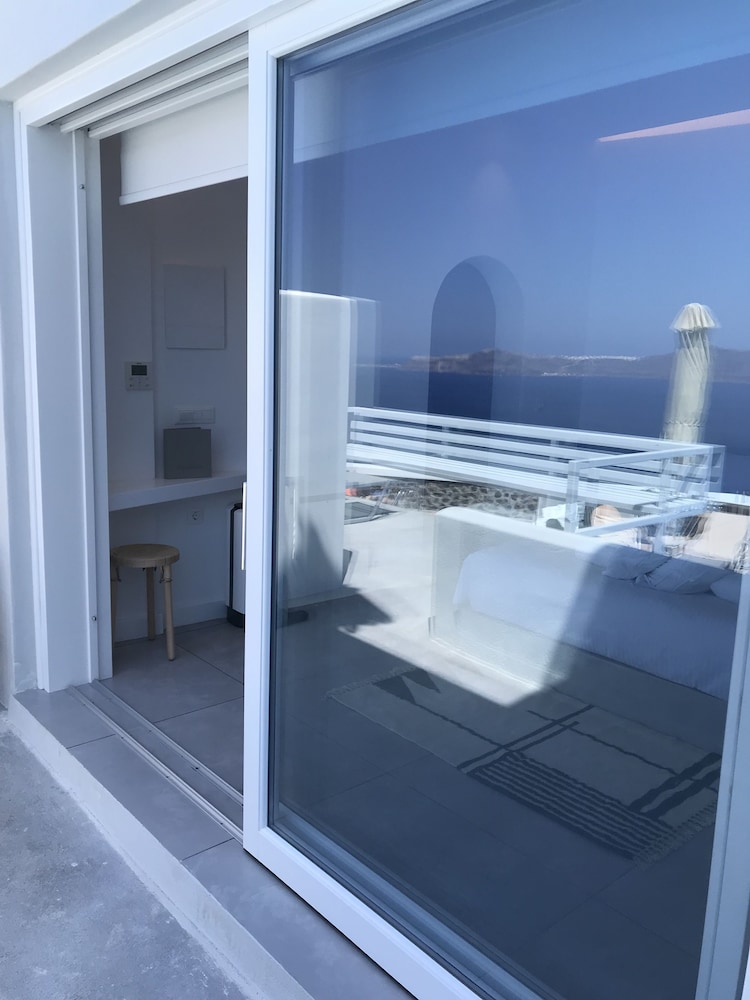 Suite, Pool View (Caldera View) - Photo 12