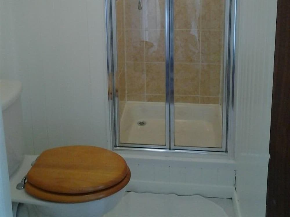 Suite, Ensuite photo 3