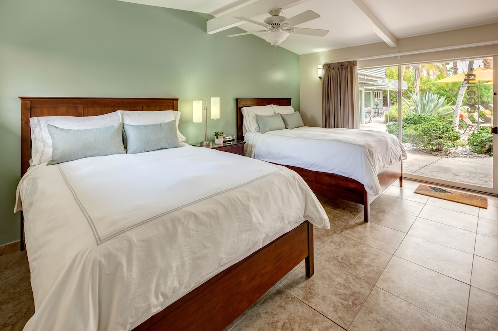 Classic Studio Suite, 2 Queen Beds photo 1