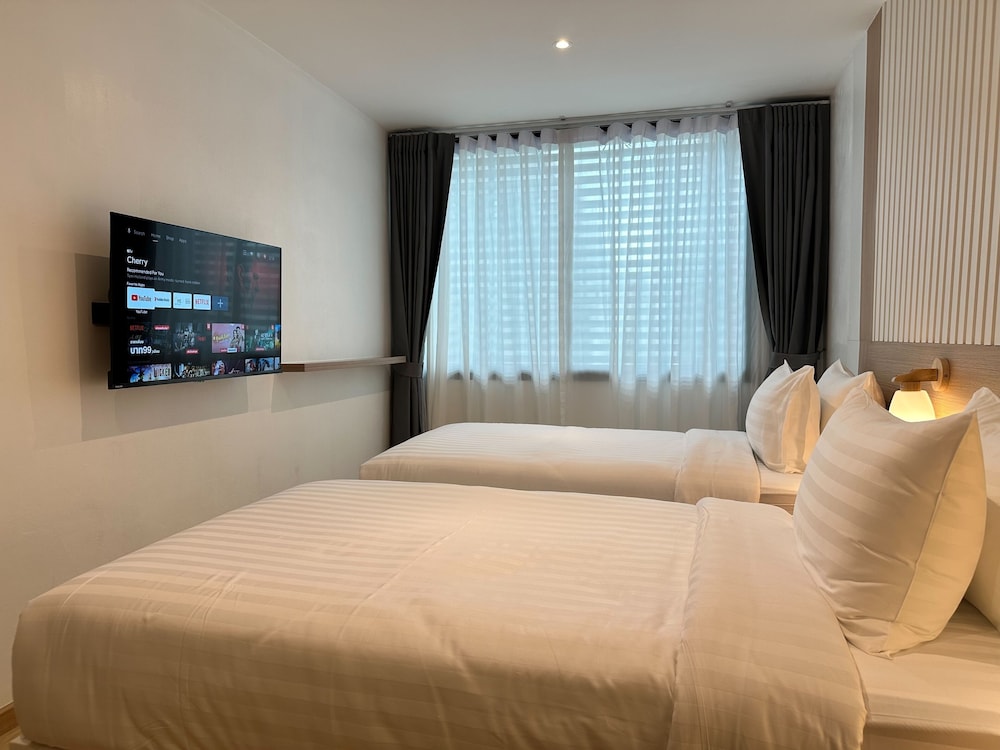 Standard Twin Room, Non Smoking, City View photo 3