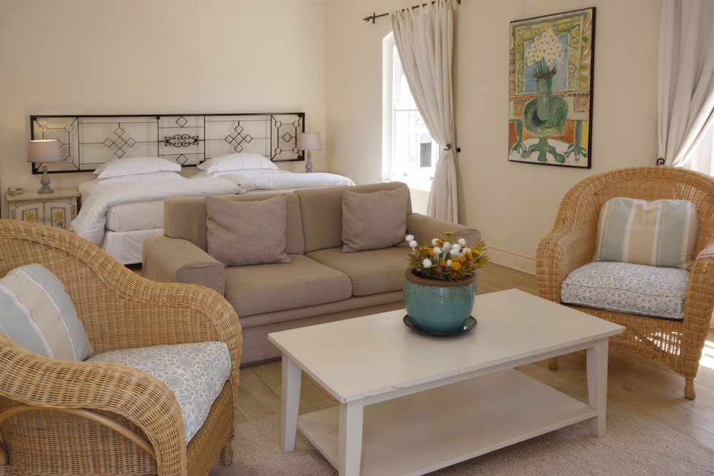 Deluxe Suite, 1 Bedroom, Balcony photo 2