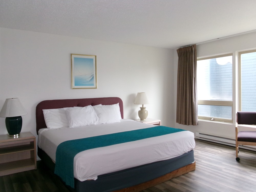 Partial View 1 King Bed (No Pets) photo 1