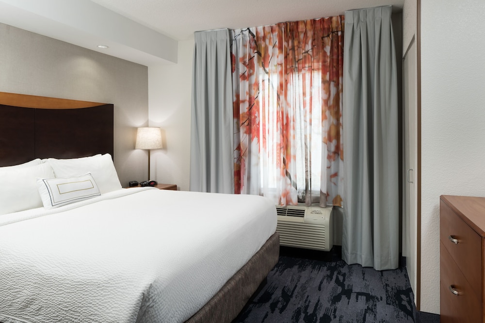 Room, 1 King Bed (Mobility/Hearing Access, Roll-In Shwr) - Photo 2