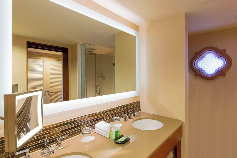 Deluxe Room, 2 Queen Beds, Golf View - Photo 10