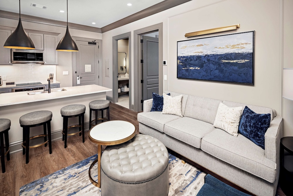 1 Bedroom, 1 King Suite, Accessible (Hearing)