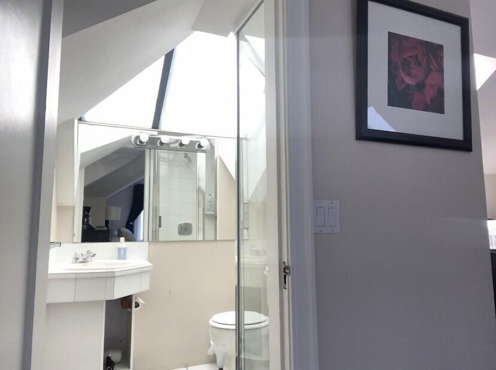 Classic Penthouse, Private Bathroom