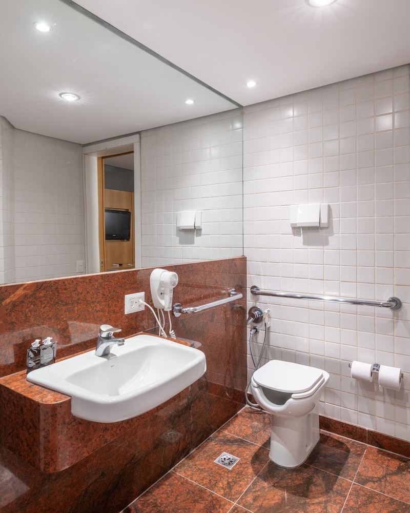 Luxury King Accessible - Photo 6