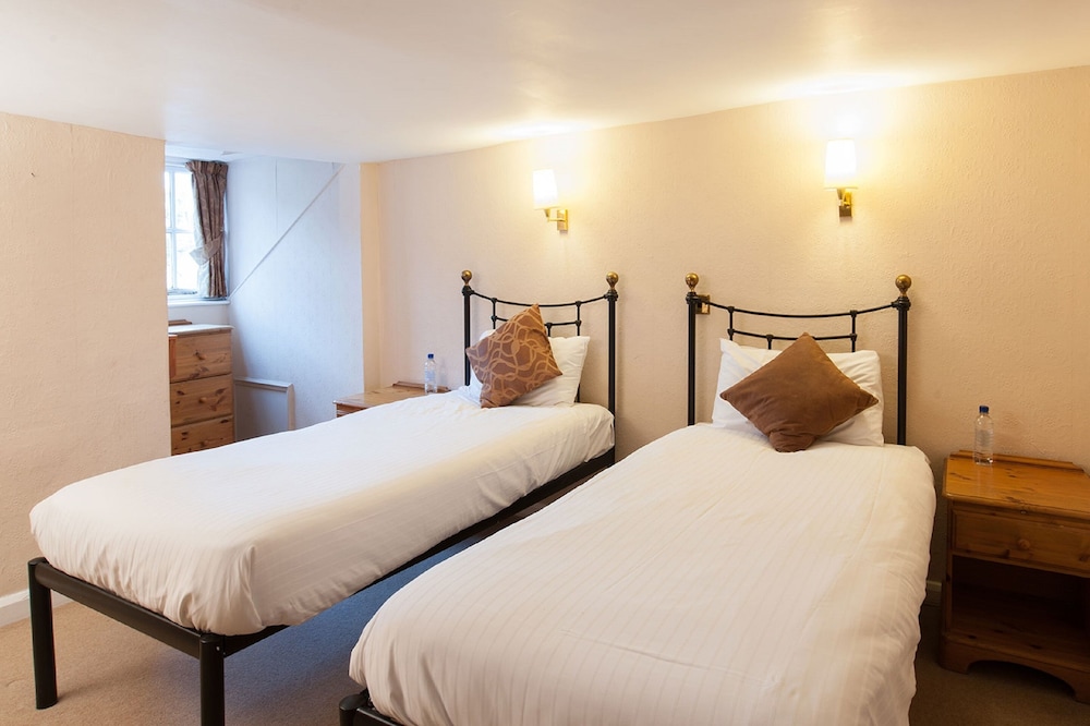Standard Twin Room - Photo 1