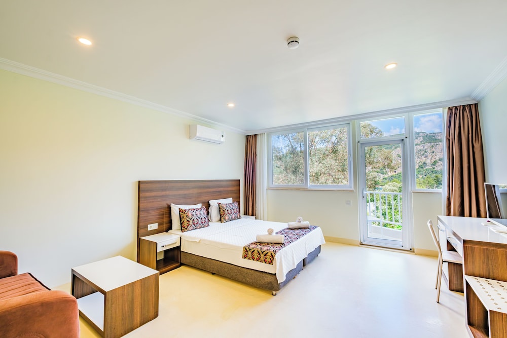 Deluxe Room, Partial Sea View