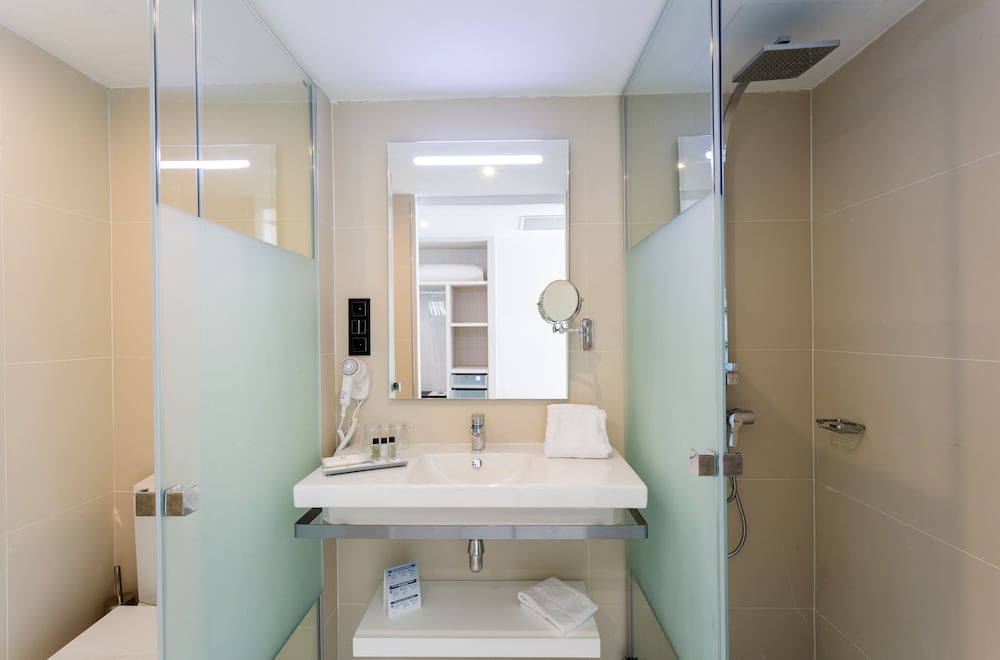 Double Room, Terrace (Elevate Upper Level) thumbnail 6