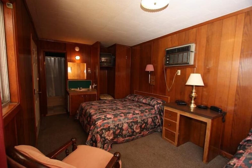 Double Room, 2 Queen Beds photo 2