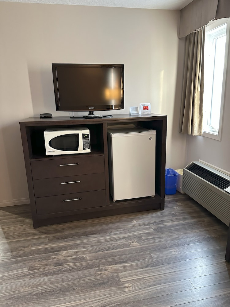 Standard Room, 1 Queen Bed, Non Smoking - Photo 13