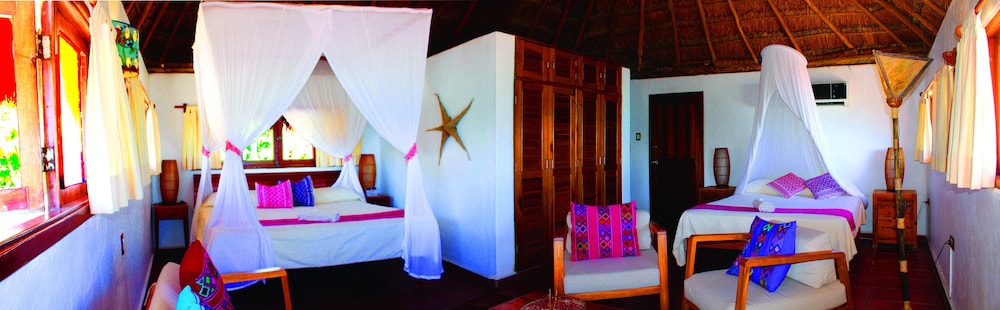 Family Quadruple Room, Multiple Beds, Partial Sea View, photo 6