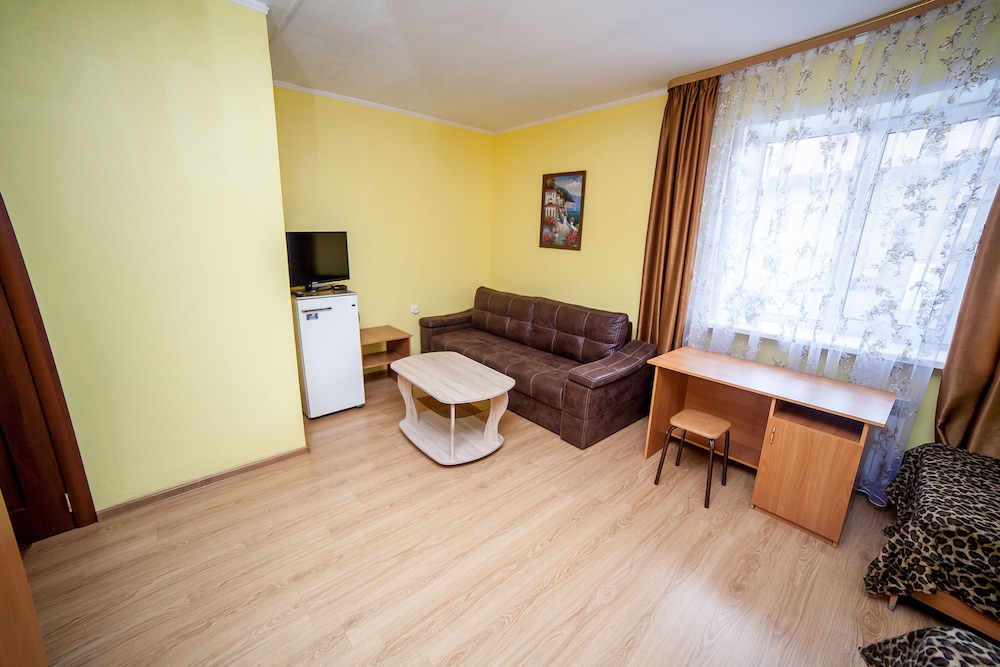 Superior Triple Room photo 3