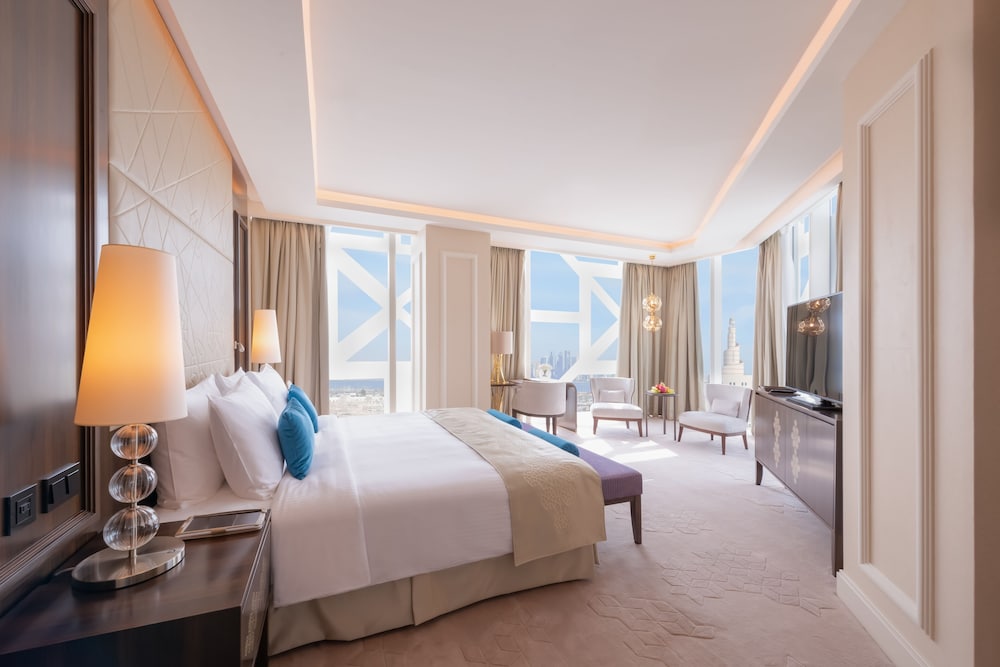 Junior Suite, 1 King Bed - Photo 3