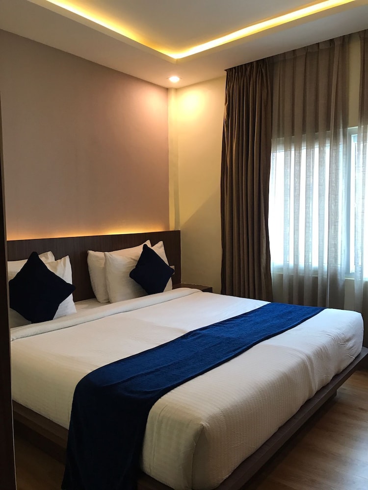 Executive Room, 1 King Bed - Photo 1