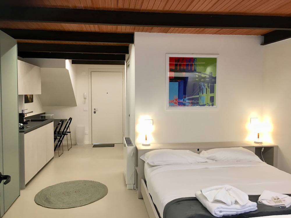 Design Apartment, 1 Queen Bed (1)