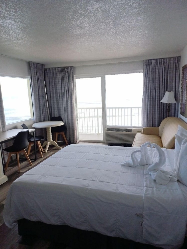 Deluxe Room, 2 Queen Beds, Kitchenette, Oceanfront - Photo 3