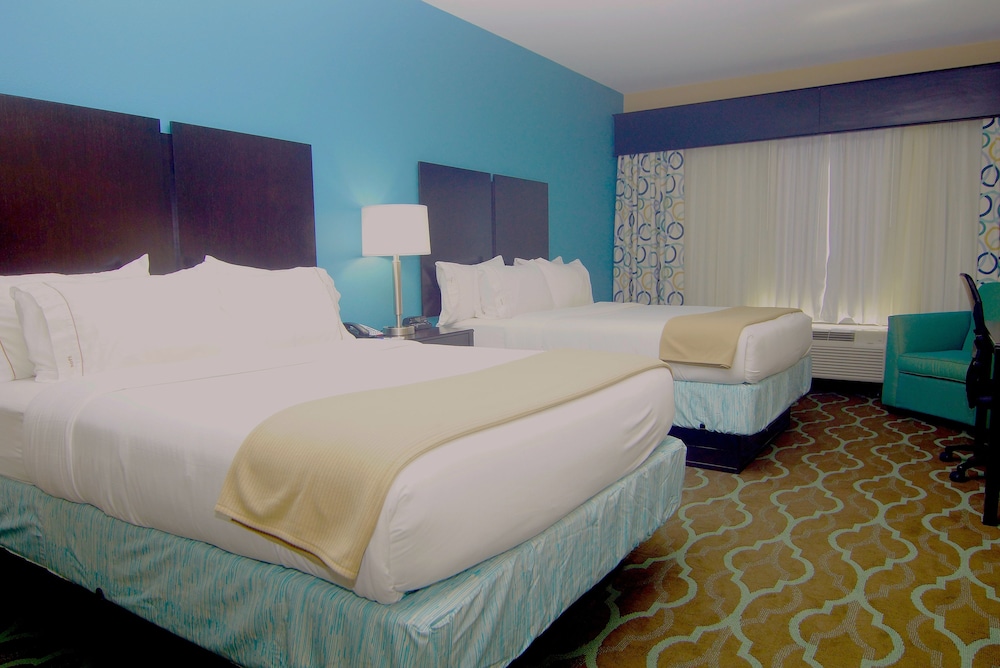 Standard Room, 2 Queen Beds, Accessible (Comm, Mobil, Roll-In Shower)
