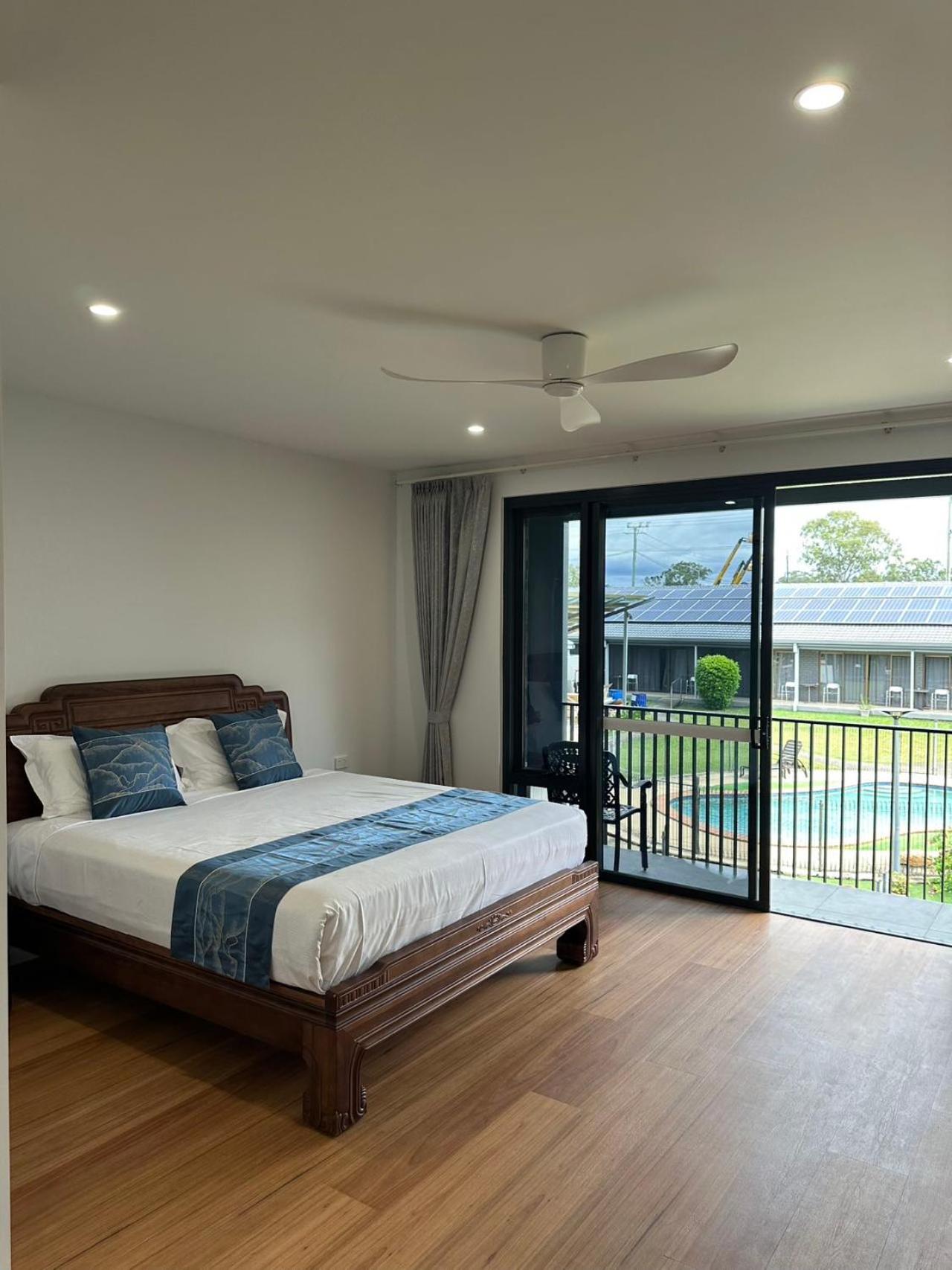 Deluxe King Room photo 1