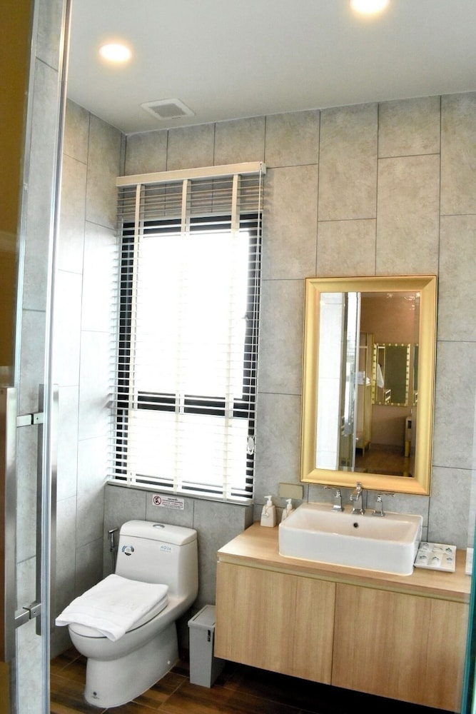 Deluxe Double Room, 1 King Bed photo 2
