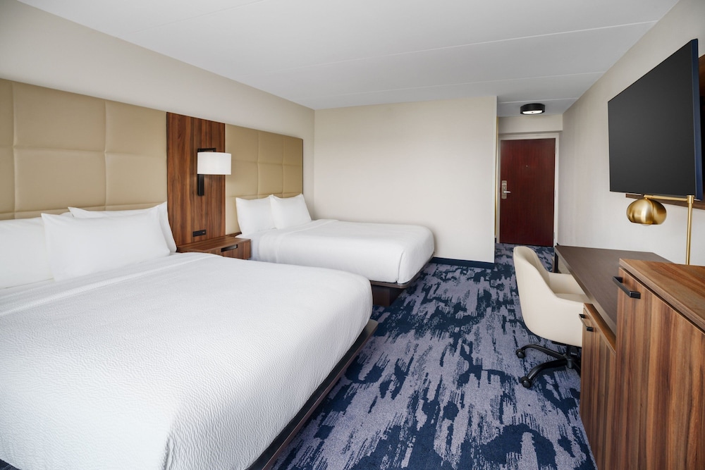 Room, 2 Queen Beds (Mobility Accessible, Tub) - Photo 2