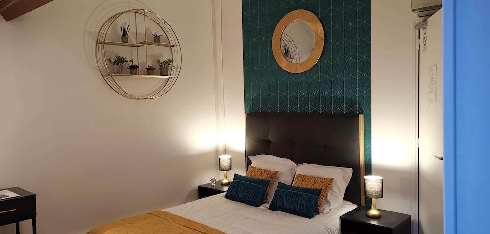 Double Room - Photo 11