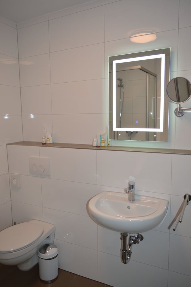 Double or Twin Room, Private Bathroom photo 3