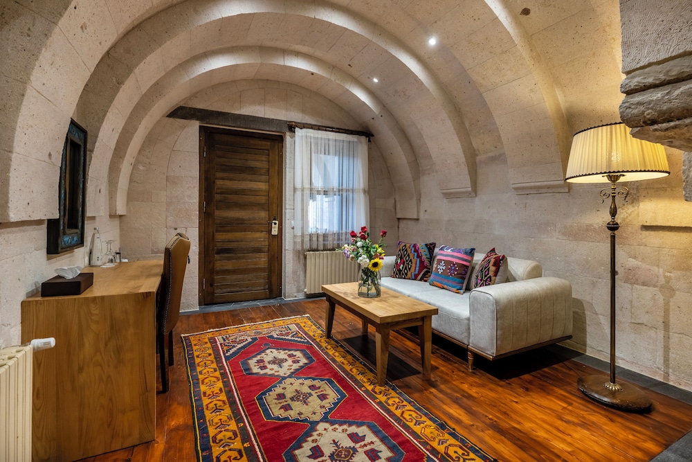 Deluxe Triple Room (Cave) - Photo 4