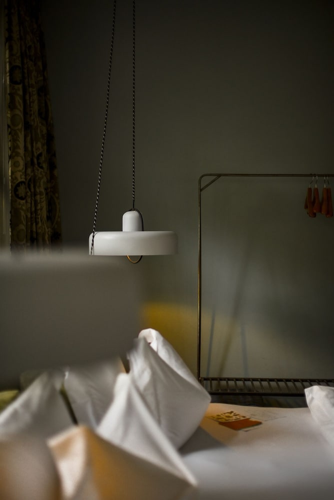 Superior Room, 1 Queen Bed, Garden View (CHARMING) photo 3