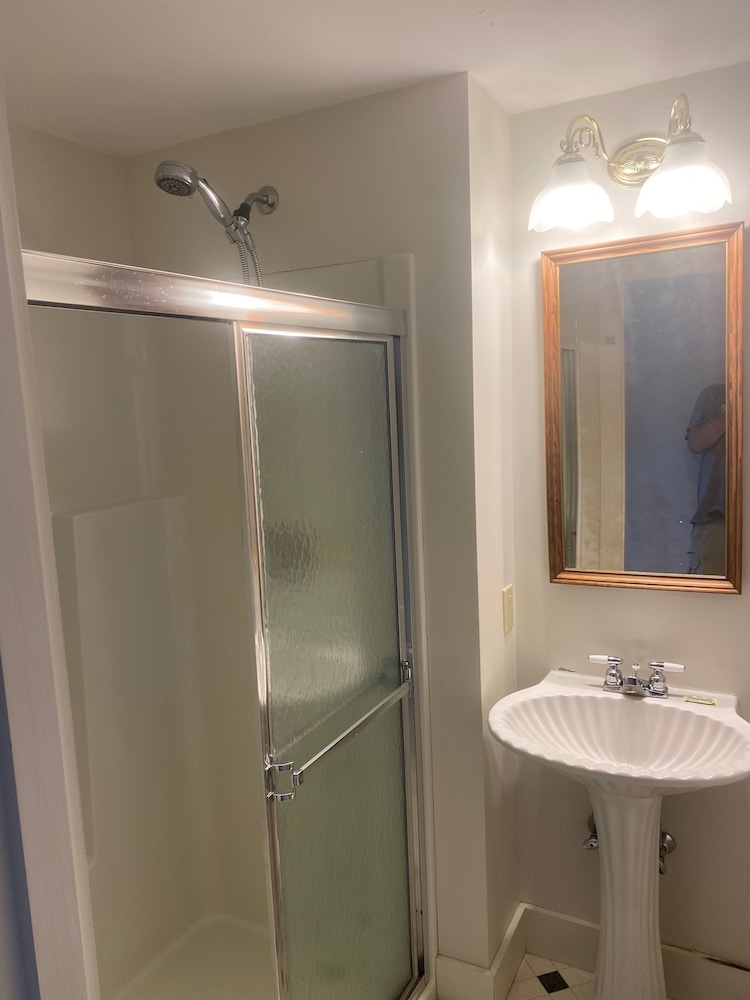 Inn Room 3: Oceanview 2nd Floor Queen - Photo 4
