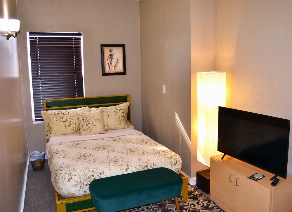 Room-cozy Nest 4 Near the UND Medical Sc, Photo 16