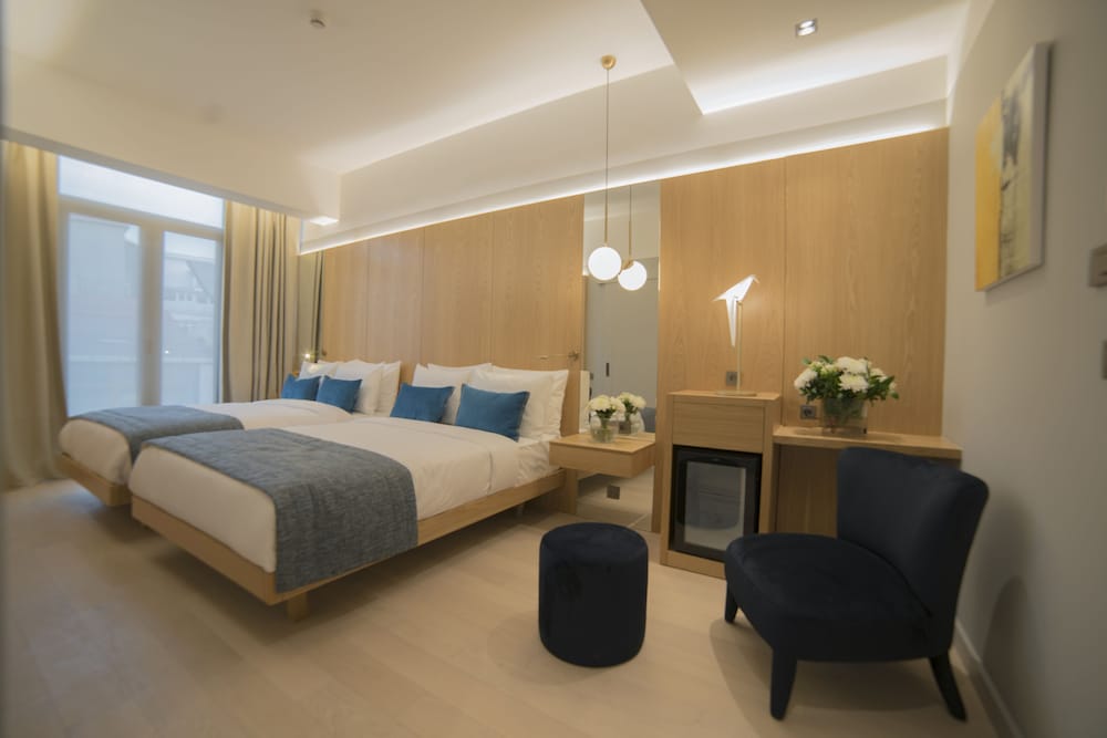 Family Triple Room, 2 Queen Beds, Non Smoking photo 1