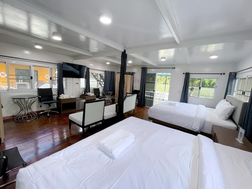 Deluxe Double Room, River View