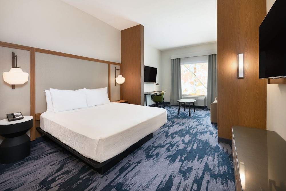 Suite, 1 King Bed with Sofa bed (Hearing Accessible)