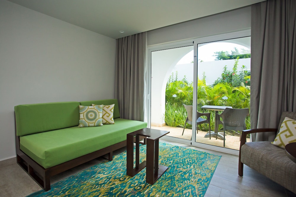 Deluxe Tropical View Double Bed photo 3